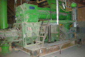 tiilitehdas Puolassa karkea keramiikka julkisivu tiilet hiilipolttimet