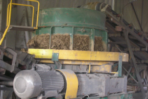 tiilitehdas Puolassa karkea keramiikka julkisivu tiilet hiilipolttimet