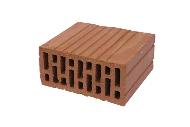 tiilitehdas Puolassa karkea keramiikka julkisivu tiilet hiilipolttimet