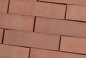 tiilitehdas Puolassa karkea keramiikka julkisivu tiilet hiilipolttimet