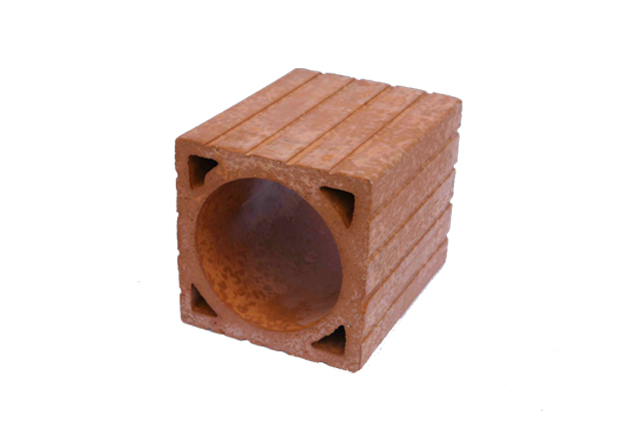 tiilitehdas Puolassa karkea keramiikka julkisivu tiilet hiilipolttimet