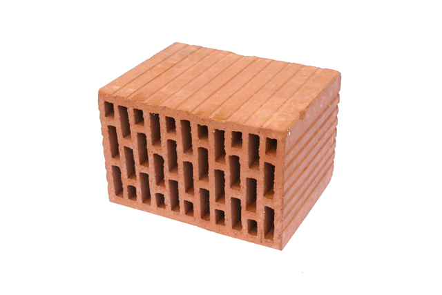 tiilitehdas Puolassa karkea keramiikka julkisivu tiilet hiilipolttimet