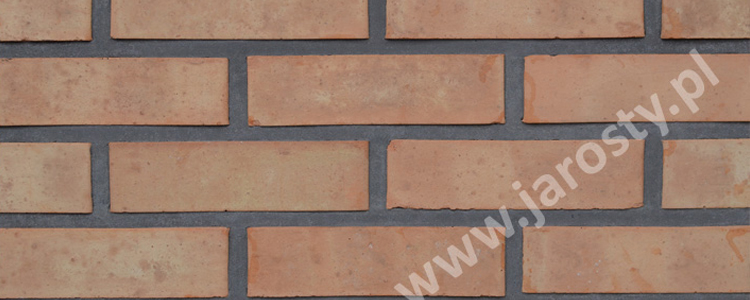 tiilitehdas Puolassa karkea keramiikka julkisivu tiilet hiilipolttimet