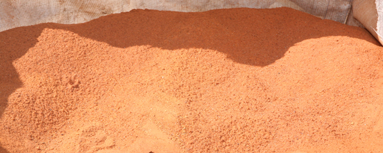 tiilitehdas Puolassa karkea keramiikka julkisivu tiilet hiilipolttimet